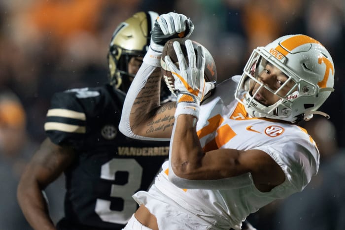 Tennessee wide receiver Jalin Hyatt (11) pulls in a first down catch Vanderbilt defensive back Ja'Dais Richard (34) during the first quarter at FirstBank Stadium Saturday, Nov. 26, 2022, in Nashville, Tenn. Ncaa Football Tennessee Volunteers At Vanderbilt Commodores
